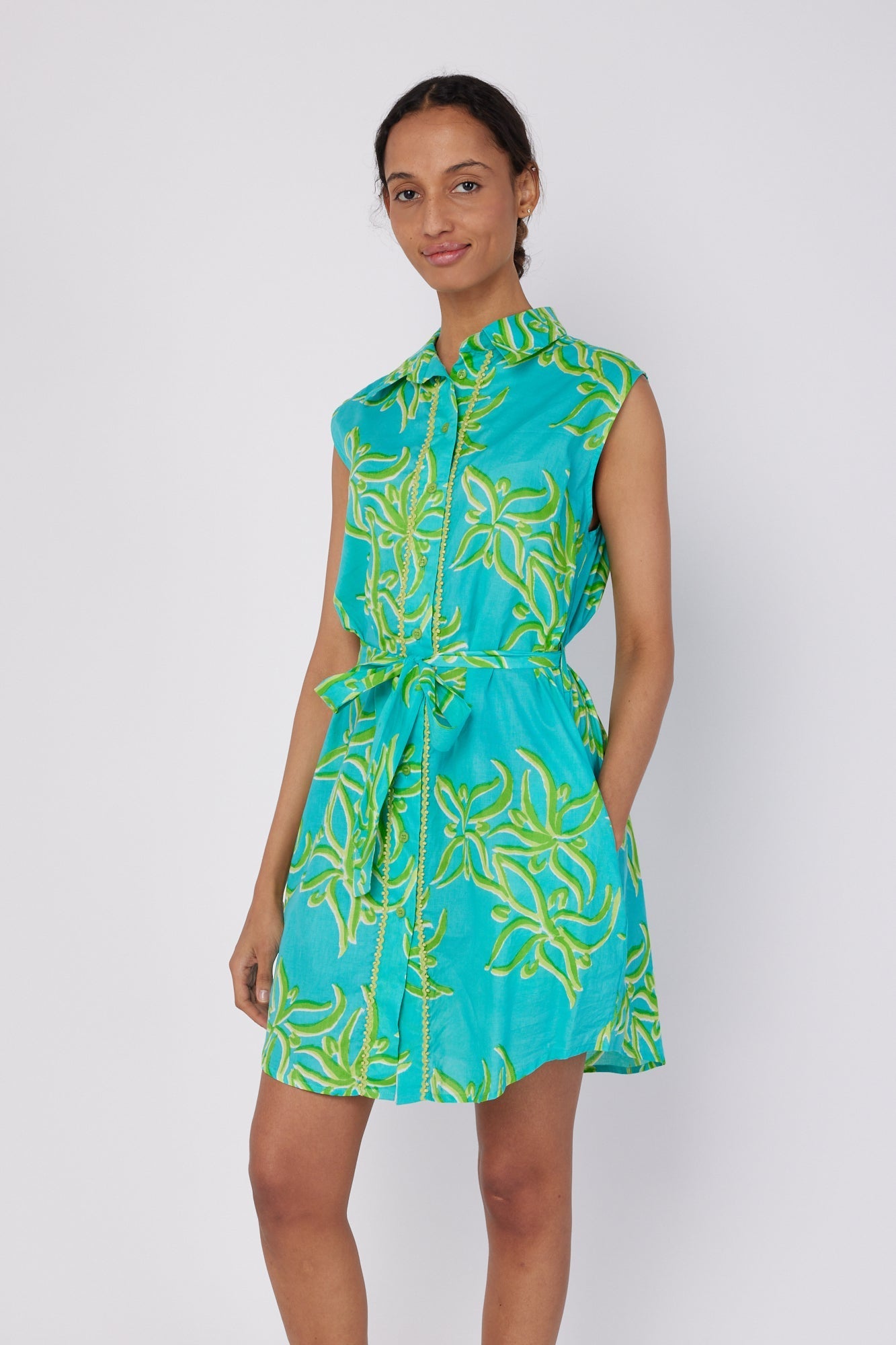 ModaPosa Carlotta Short Sleeve Shirt Dress with Pockets and Detachable Belt in Green Abstract Flower . Discover women's resort dresses and lifestyle clothing inspired by the Mediterranean. Free worldwide shipping available!